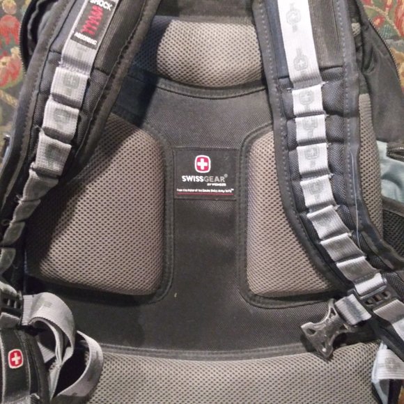 TWO items ideal for HIKERS and or BIKERS :   Backpack & fannypack - Picture 2 of 6